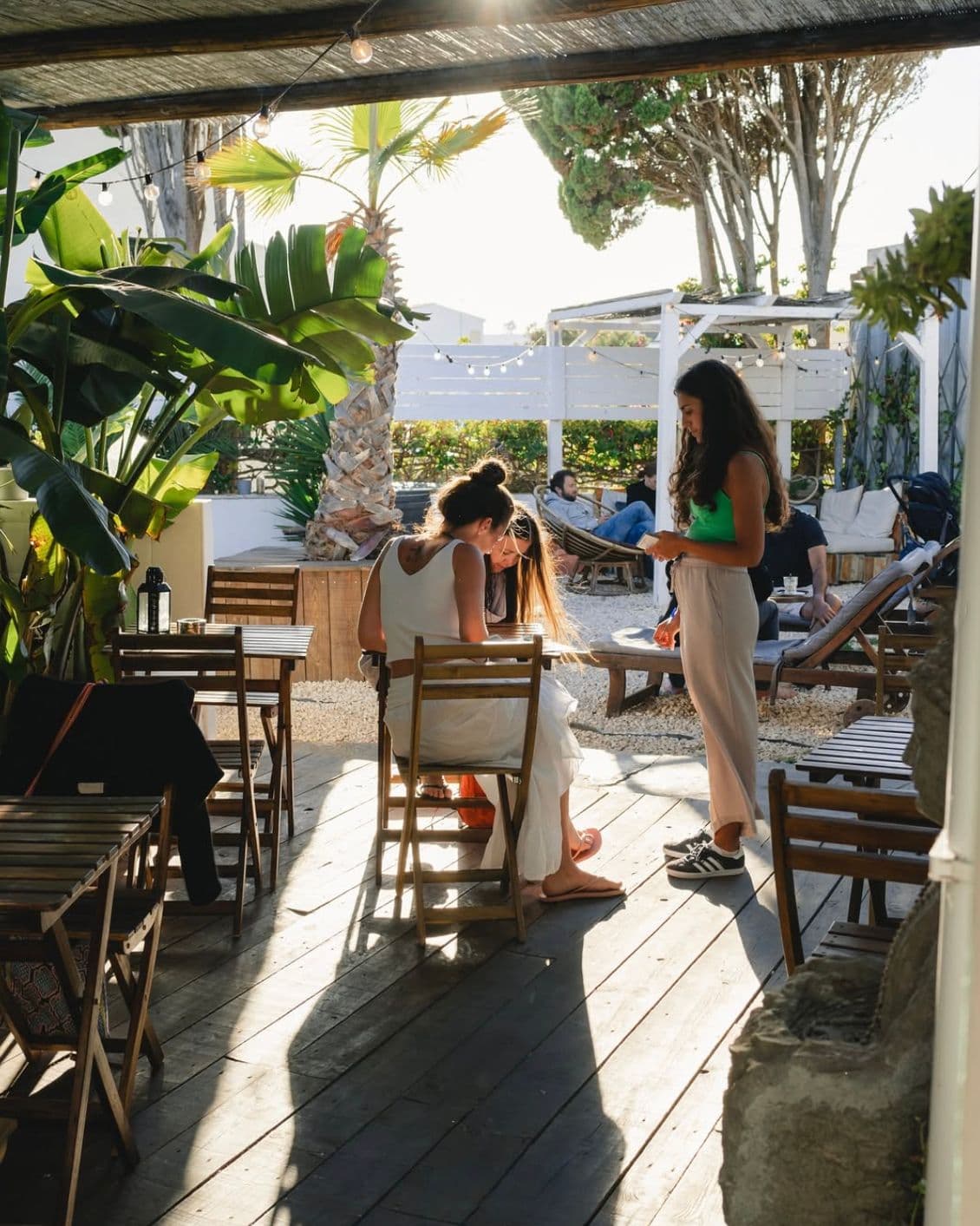 Café chez Laundry Lounge