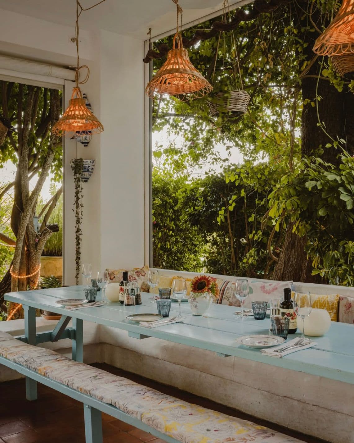 La Paloma Café
